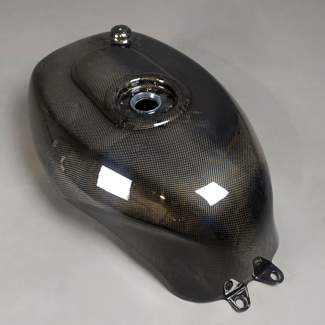 Desposito de moto en fibra de carbono 4