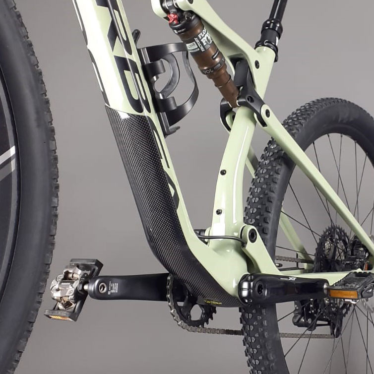 Protector fibra carbono para bicicletas